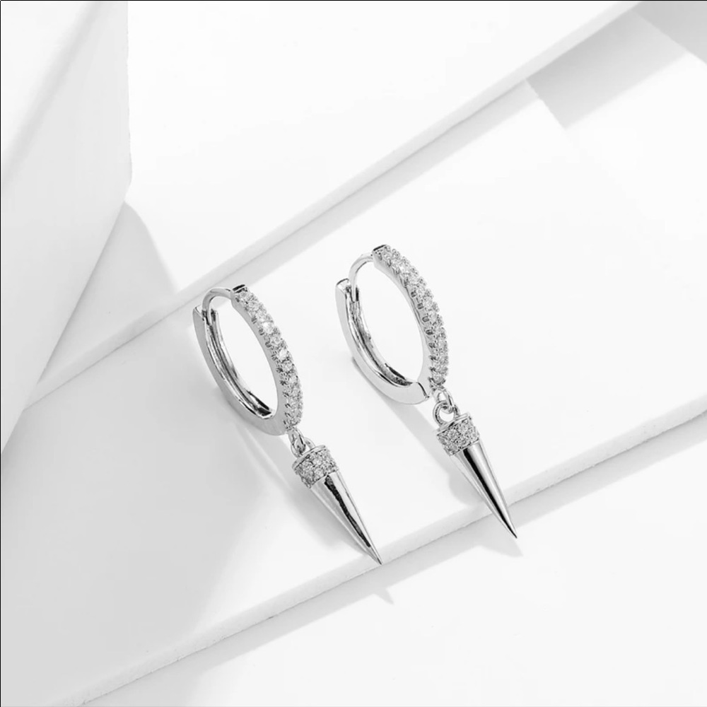 *NEW* 18k Spike Circle Hoop Earrings - Picture 3 of 5